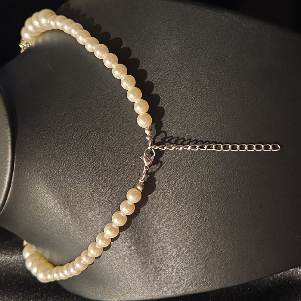 Estate Faux Pearl with Rhinestone Silver Accents Necklace - Picture 4 of 4